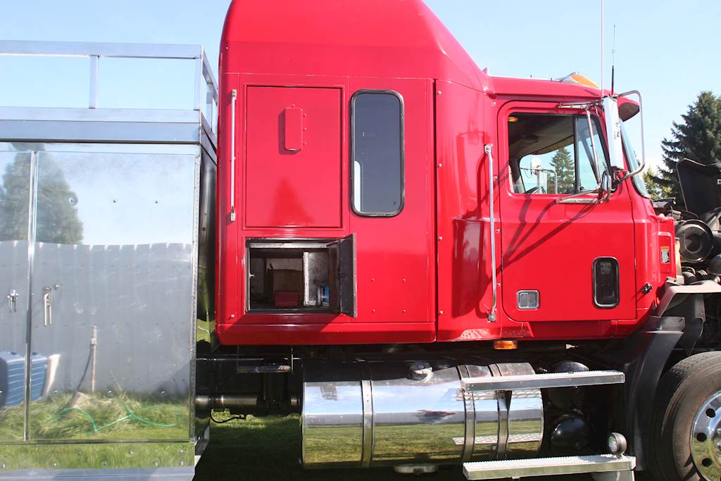 1993 Mack non CDL truck with Race Car or Horse Trailer For 