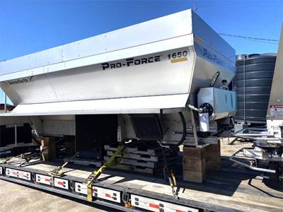 Unverferth PRO-FORCE 1450 Dry Fertilizer Applicator