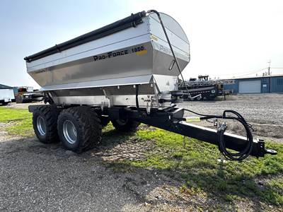 Unverferth PRO-FORCE 1850 Dry Fertilizer Applicator