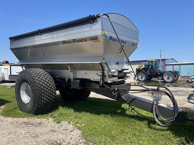 Unverferth PRO-FORCE 1850 Dry Fertilizer Applicator