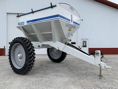 Loftness RC800 Dry Fertilizer Applicator