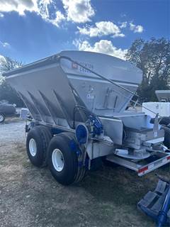 NEWTON CROUCH 47H Dry Fertilizer Applicator