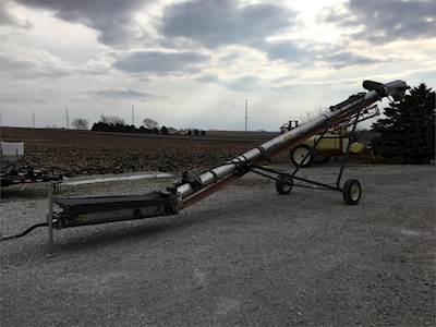 Universal 1535 FIELD LOADER TD