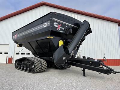 J&M 1112-20T Grain Cart