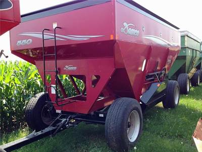 Demco 550 Gravity Wagon