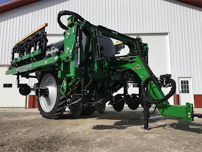 Unverferth NUTRIMAX 2600 Liquid Fertilizer Applicator