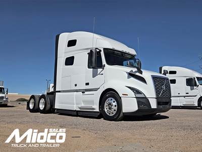 2025 Volvo VNL64T760 Sleeper Semi Truck, Used, Arizona, Tandem, Automatic, 12 speed, 440-449 HP