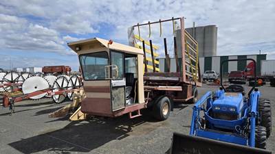 New Holland 1068 Bale Accumulator