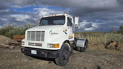 International WorkStar 7000 Cab & Chassis Truck - Automatic