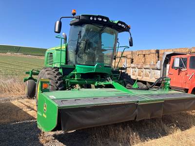 John Deere W260 Self-Propelled Mower Conditioner/Windrower