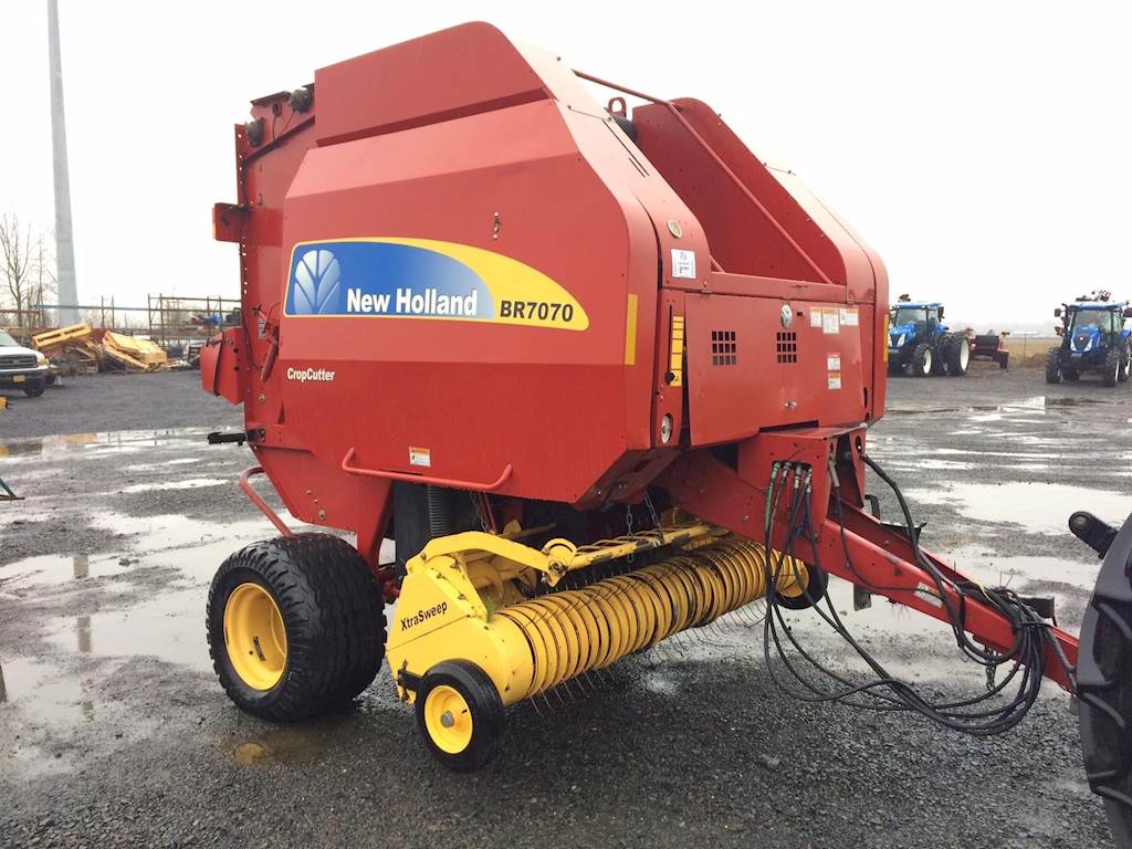 2008 New Holland BR7070 Round Baler