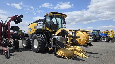 New Holland FR780 Self-Propelled Forage Harvester