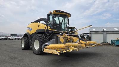 New Holland FR780 Self-Propelled Forage Harvester