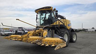 New Holland FR780 Self-Propelled Forage Harvester