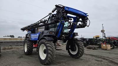 New Holland SP410F Self-Propelled Sprayer