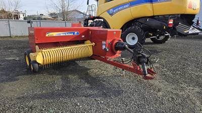 New Holland BC5070 HAYLINER Square Baler