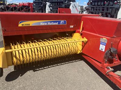 New Holland BC5080 Square Baler