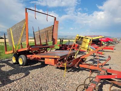 New Holland 1032 Bale Accumulator