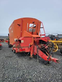 TRIOLIET SOLOMIX 2-3200 Feed Wagon
