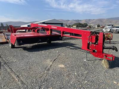Massey Ferguson 1372 Pull-Type Mower Conditioner/Windrower