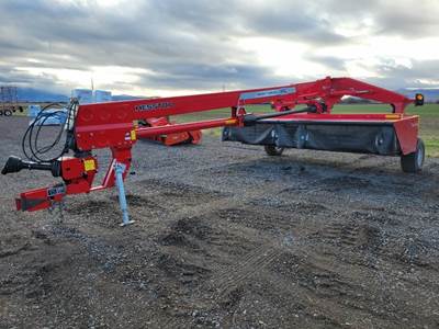 Massey Ferguson 1393 Pull-Type Mower Conditioner/Windrower