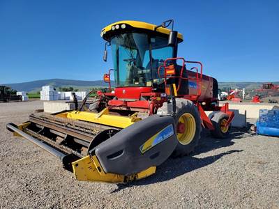 New Holland H8040 Self-Propelled Mower Conditioner/Windrower
