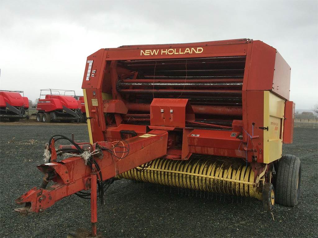1986 New Holland 858 Round Baler