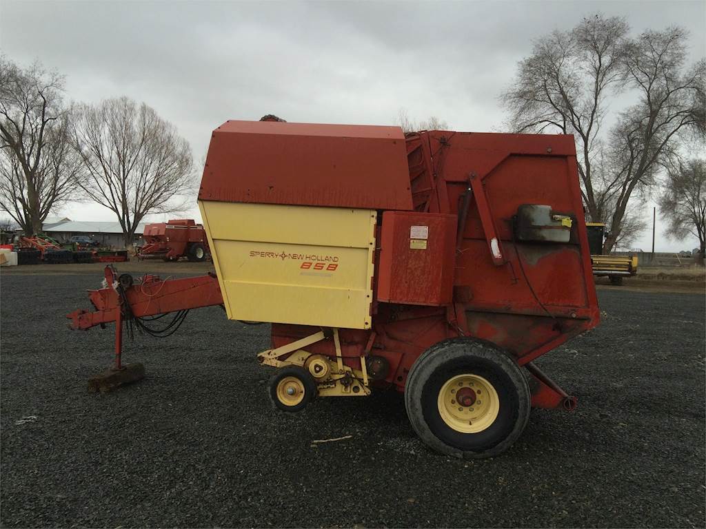 1986 New Holland 858 Round Baler