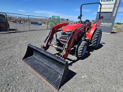 Massey Ferguson 1835M Tractor
