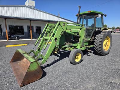 John Deere 2940 Tractor