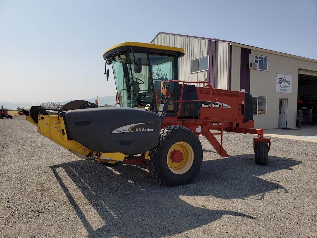 2005 New Holland HW305S Windrower