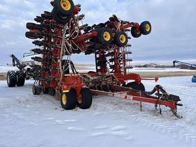 Bourgault 3710-60 Seeder