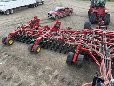 Bourgault 3725QDA Seeder