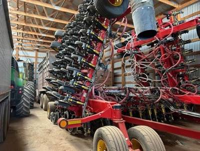 Bourgault 3820-40 Seeder