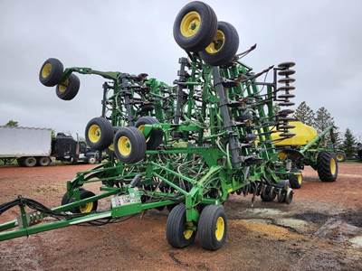 John Deere 1835 Seeder