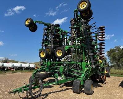 John Deere 1835 Seeder
