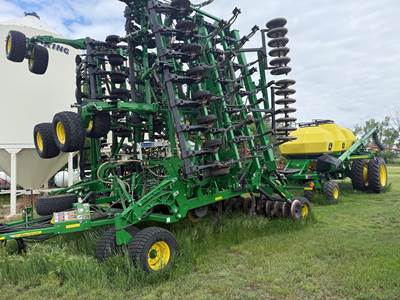 John Deere 1835 Seeder
