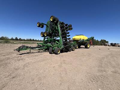 John Deere 1890 Seeder