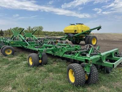 John Deere 1890 Seeder
