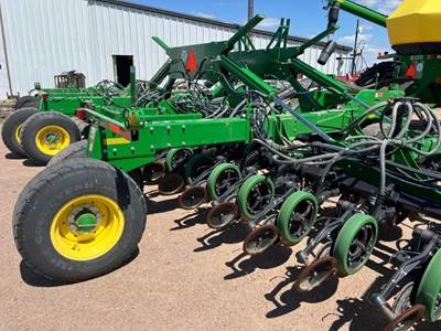 John Deere 1890 Seeder