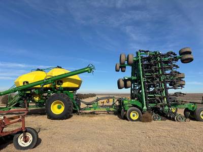 John Deere 1890 Seeder