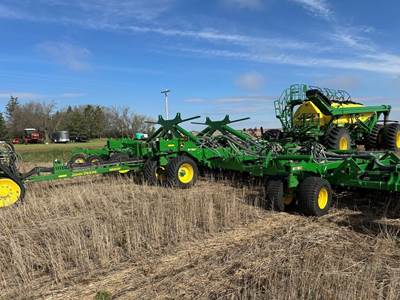 John Deere N560F Seeder