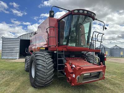 Case IH 7088 Combine