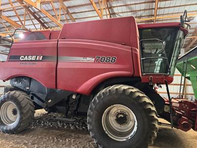 Case IH 7088 Combine