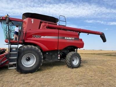 Case IH 7120 Combine