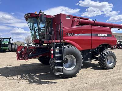 Case IH 7120 Combine