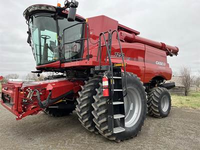 Case IH 7250 Combine