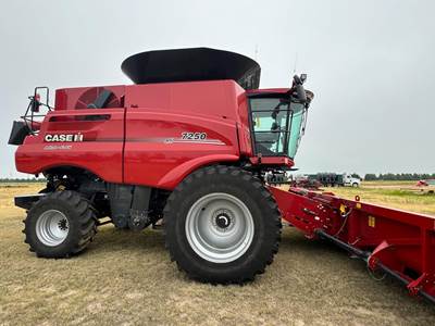Case IH 7250 Combine
