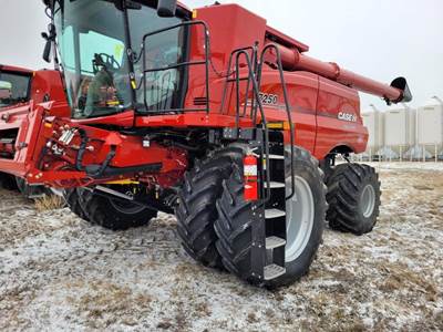 Case IH 7250 Combine