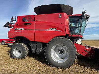 Case IH 7250 Combine